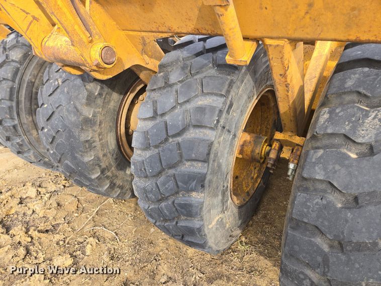 image for item EQ6771 2006 John Deere  1814C scraper