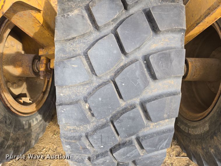 image for item EQ6771 2006 John Deere  1814C scraper