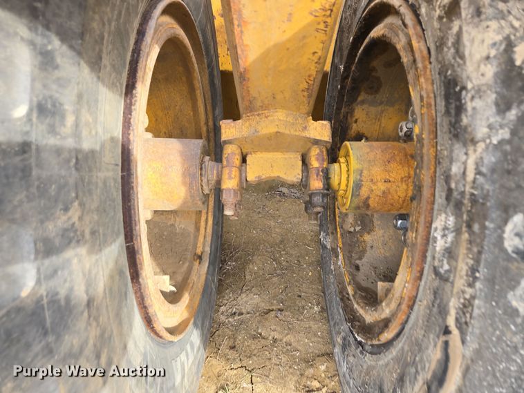 image for item EQ6771 2006 John Deere  1814C scraper