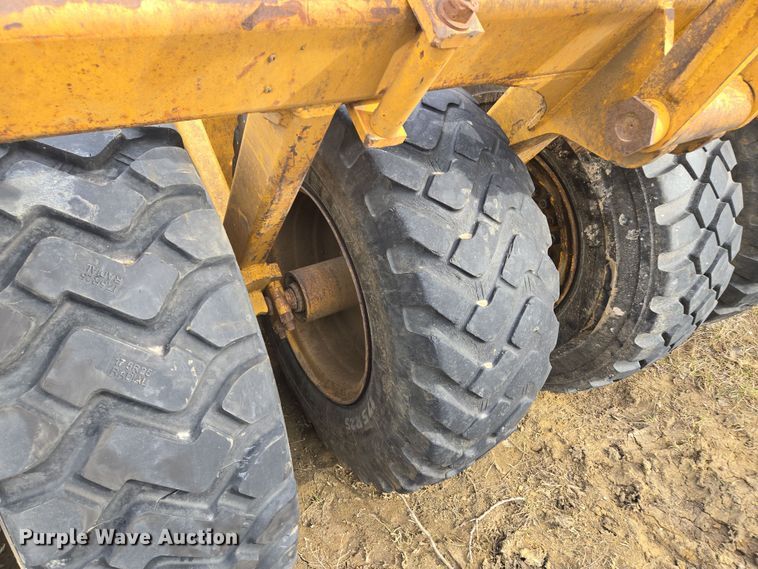 image for item EQ6771 2006 John Deere  1814C scraper