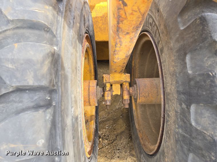 image for item EQ6771 2006 John Deere  1814C scraper