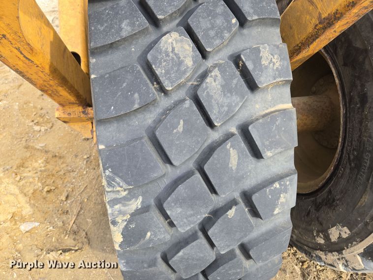 image for item EQ6771 2006 John Deere  1814C scraper