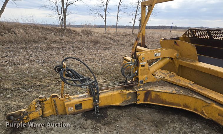 image for item EQ6772 2006 John Deere  1814C  scraper