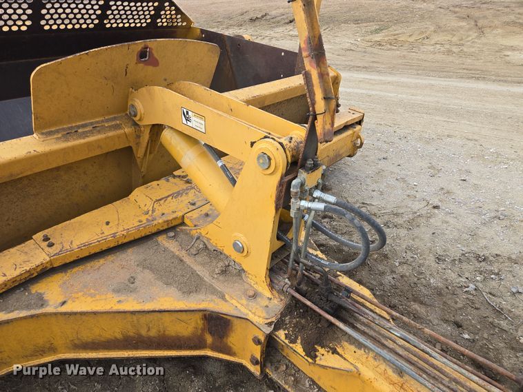 image for item EQ6772 2006 John Deere  1814C  scraper