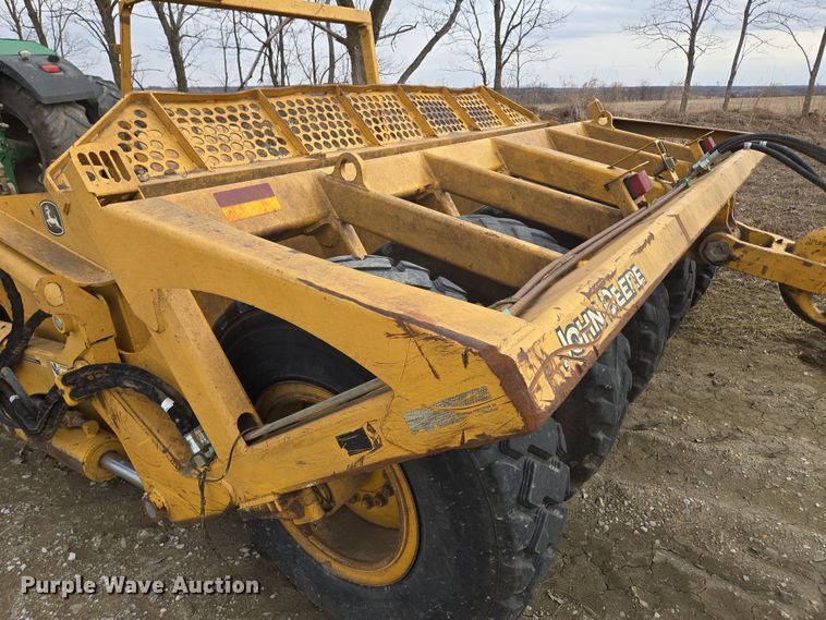 image for item EQ6772 2006 John Deere  1814C  scraper