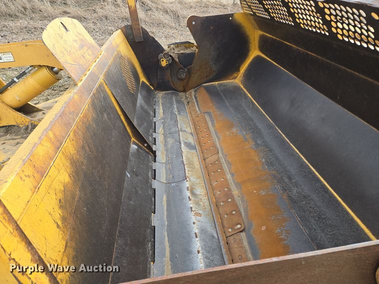 image for item EQ6772 2006 John Deere  1814C  scraper