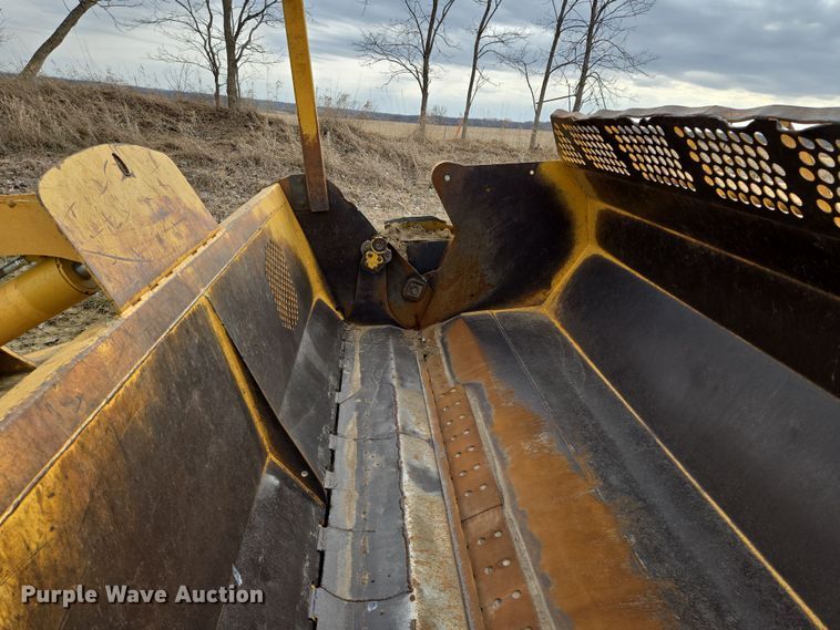 image for item EQ6772 2006 John Deere  1814C  scraper