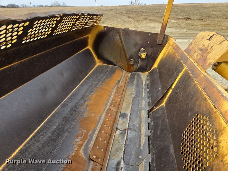 image for item EQ6772 2006 John Deere  1814C  scraper