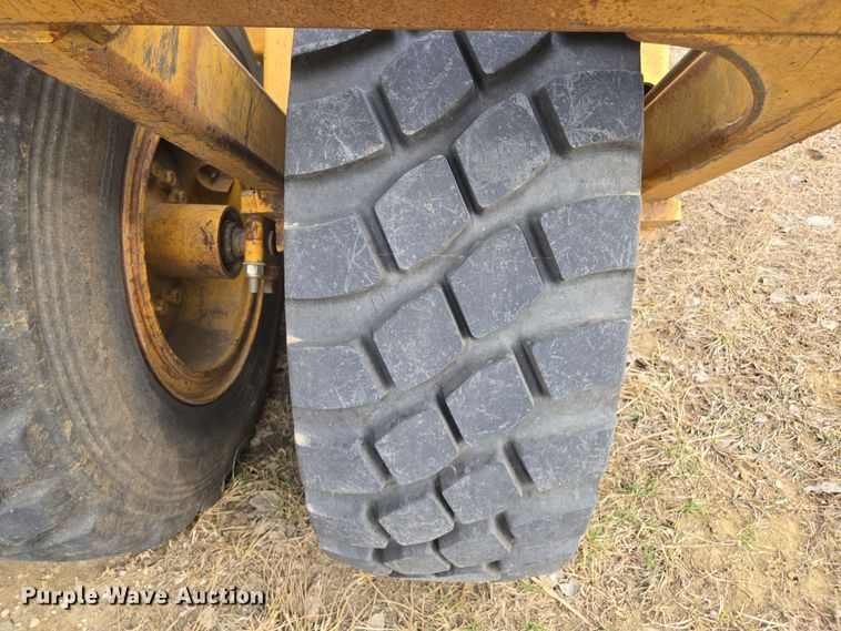 image for item EQ6772 2006 John Deere  1814C  scraper