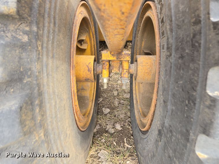 image for item EQ6772 2006 John Deere  1814C  scraper