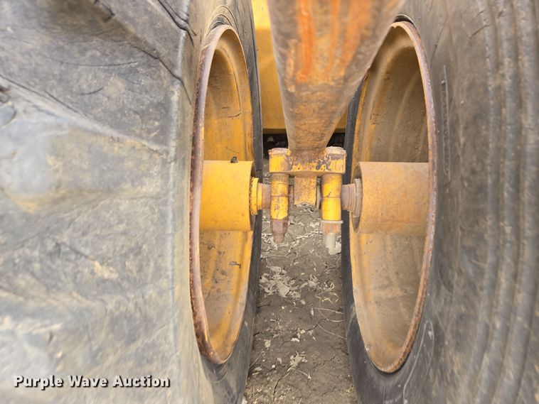 image for item EQ6772 2006 John Deere  1814C  scraper