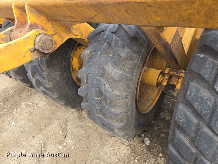 image for item EQ6772 2006 John Deere  1814C  scraper