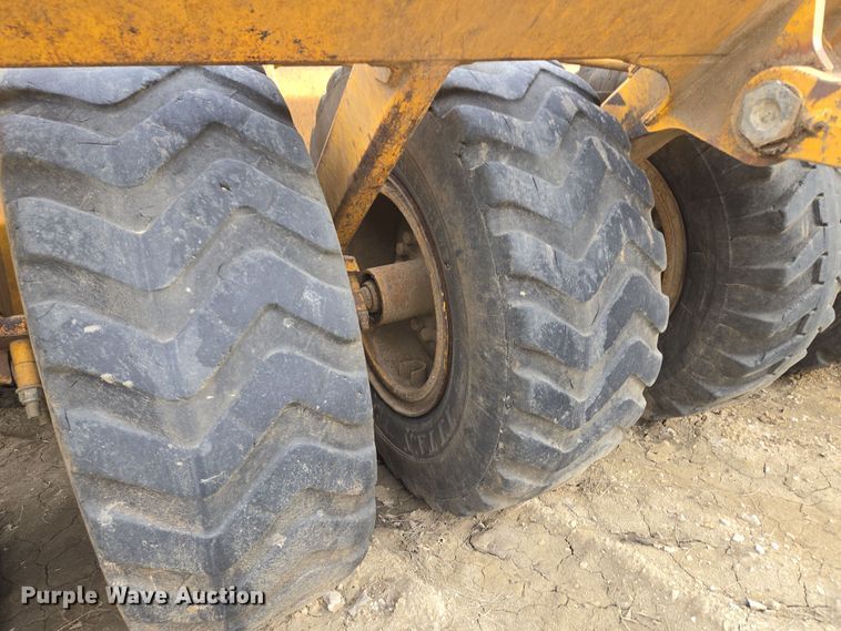 image for item EQ6772 2006 John Deere  1814C  scraper