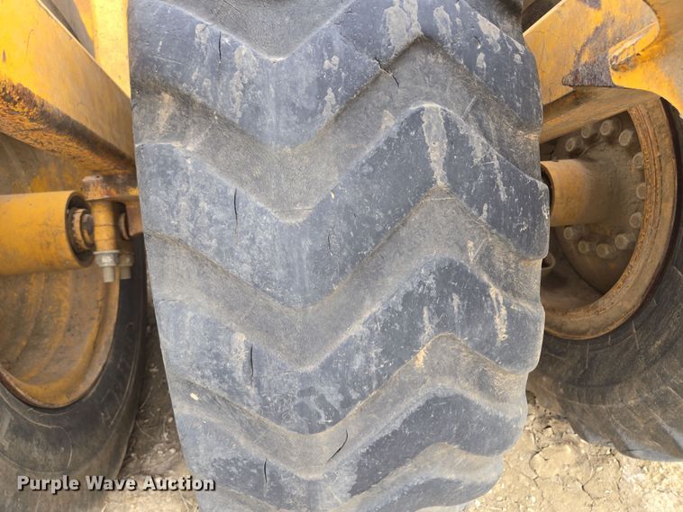 image for item EQ6772 2006 John Deere  1814C  scraper