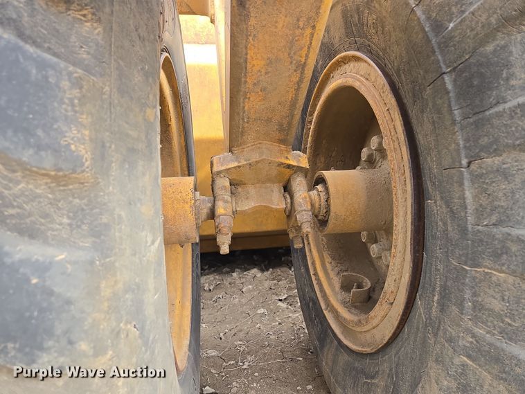 image for item EQ6772 2006 John Deere  1814C  scraper