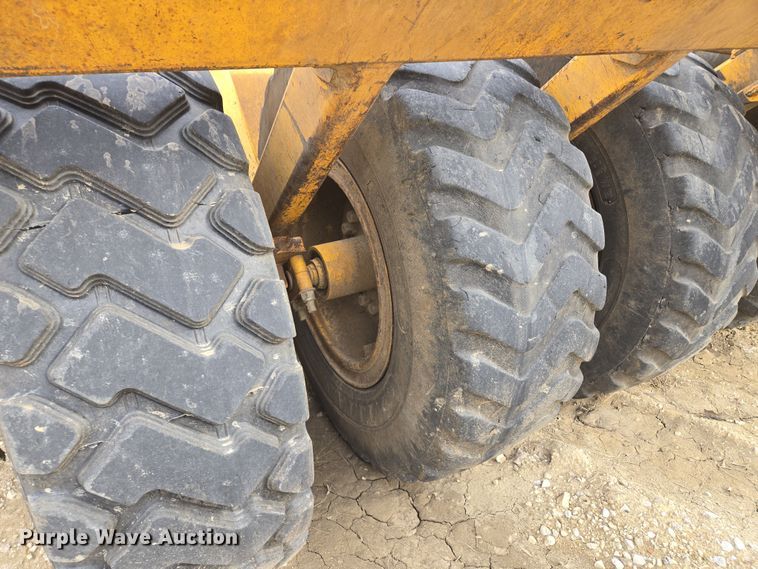 image for item EQ6772 2006 John Deere  1814C  scraper