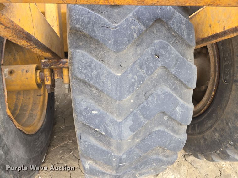 image for item EQ6772 2006 John Deere  1814C  scraper