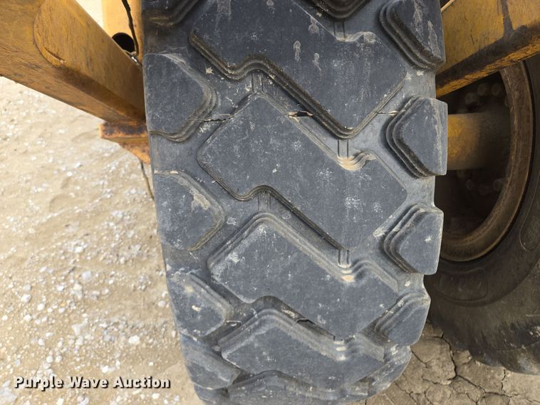 image for item EQ6772 2006 John Deere  1814C  scraper