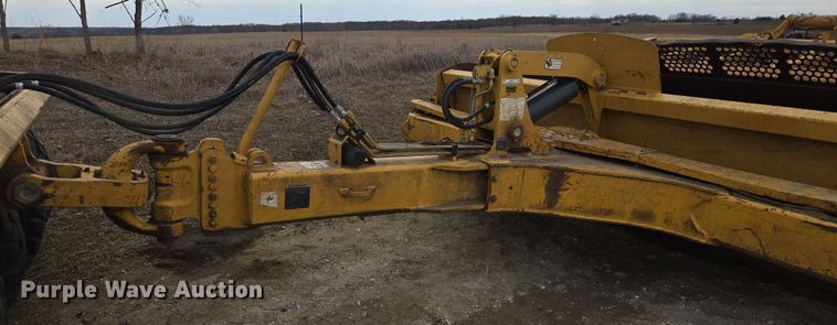 image for item EQ6773 2006 John Deere  1814C  scraper