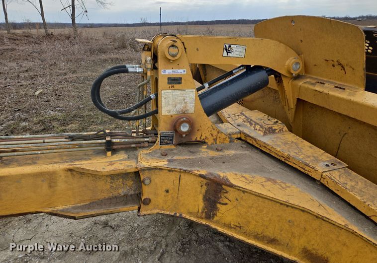 image for item EQ6773 2006 John Deere  1814C  scraper