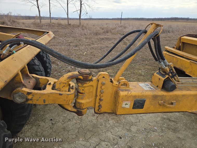 image for item EQ6773 2006 John Deere  1814C  scraper