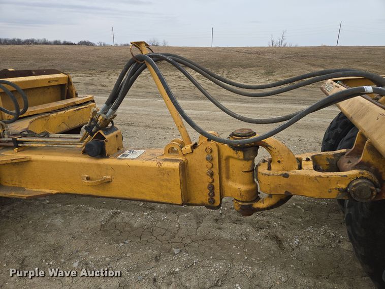 image for item EQ6773 2006 John Deere  1814C  scraper