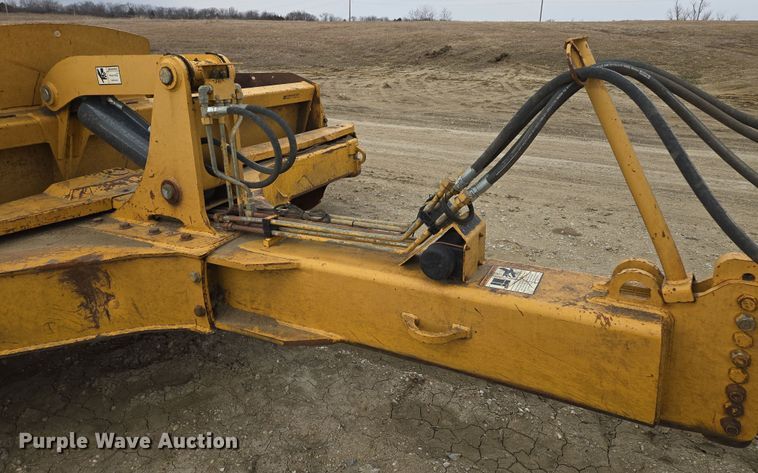 image for item EQ6773 2006 John Deere  1814C  scraper