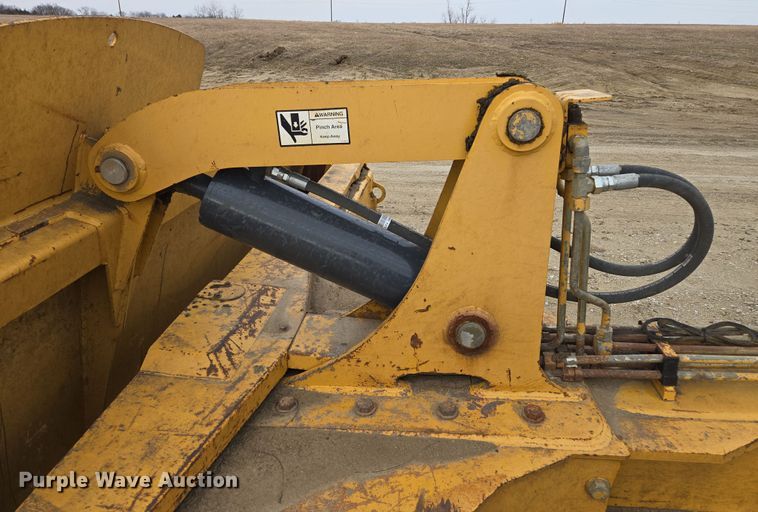 image for item EQ6773 2006 John Deere  1814C  scraper