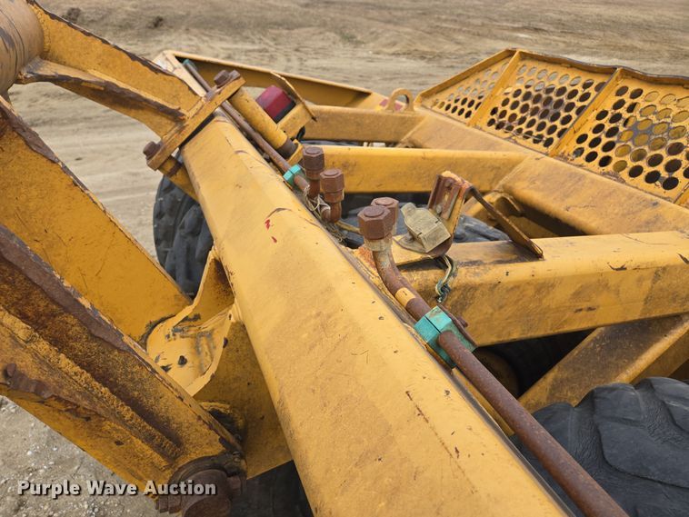 image for item EQ6773 2006 John Deere  1814C  scraper