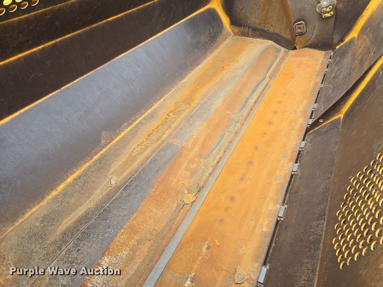 image for item EQ6773 2006 John Deere  1814C  scraper