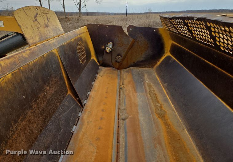 image for item EQ6773 2006 John Deere  1814C  scraper