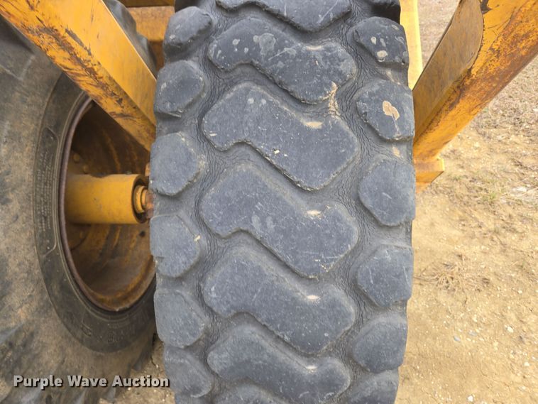 image for item EQ6773 2006 John Deere  1814C  scraper