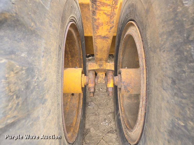 image for item EQ6773 2006 John Deere  1814C  scraper