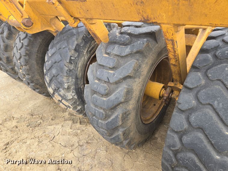 image for item EQ6773 2006 John Deere  1814C  scraper