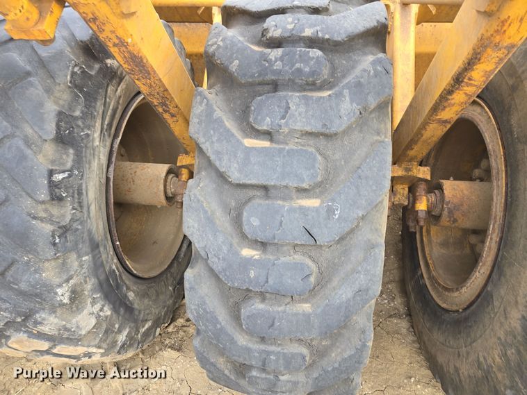 image for item EQ6773 2006 John Deere  1814C  scraper