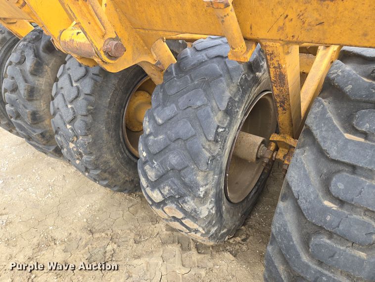 image for item EQ6773 2006 John Deere  1814C  scraper