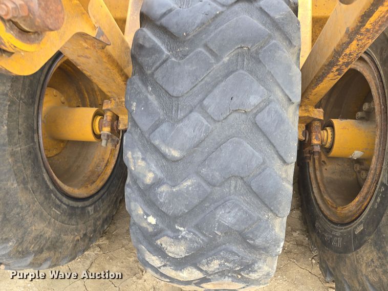 image for item EQ6773 2006 John Deere  1814C  scraper