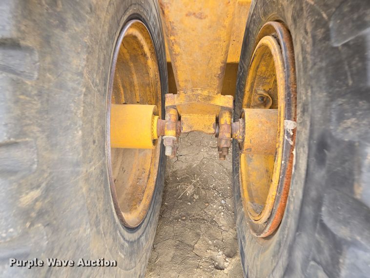 image for item EQ6773 2006 John Deere  1814C  scraper