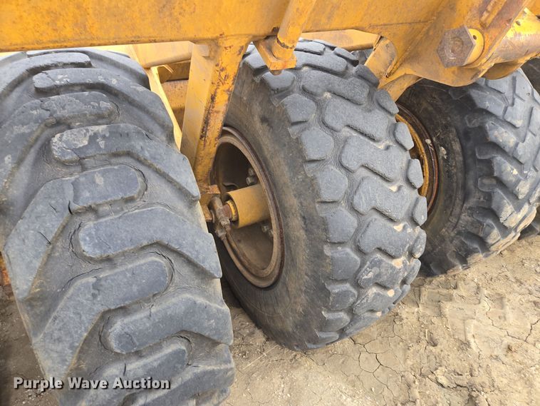 image for item EQ6773 2006 John Deere  1814C  scraper