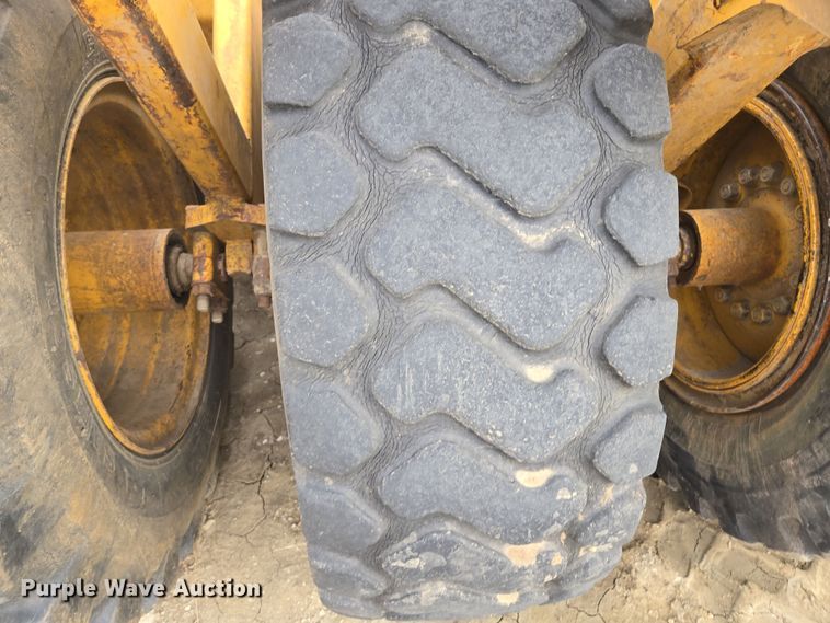 image for item EQ6773 2006 John Deere  1814C  scraper