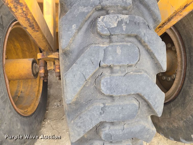 image for item EQ6773 2006 John Deere  1814C  scraper