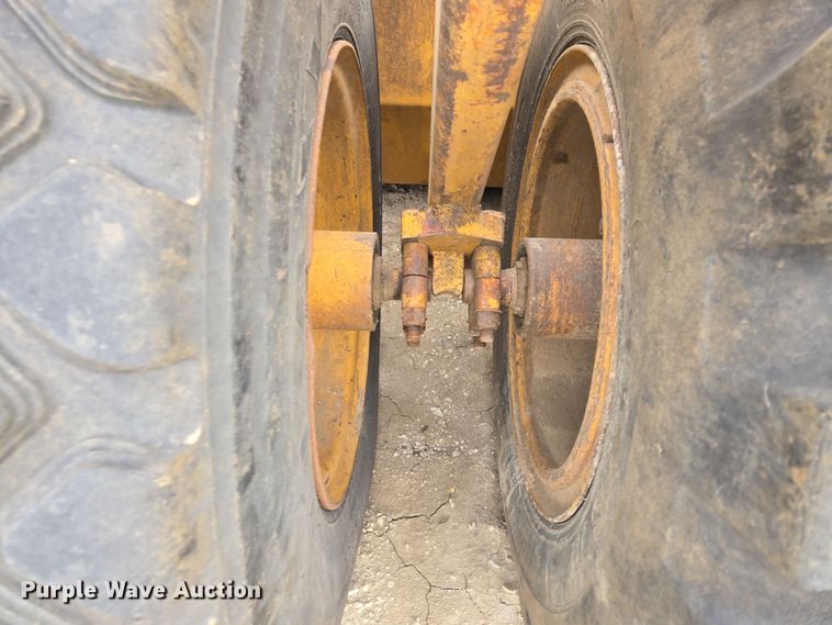 image for item EQ6773 2006 John Deere  1814C  scraper