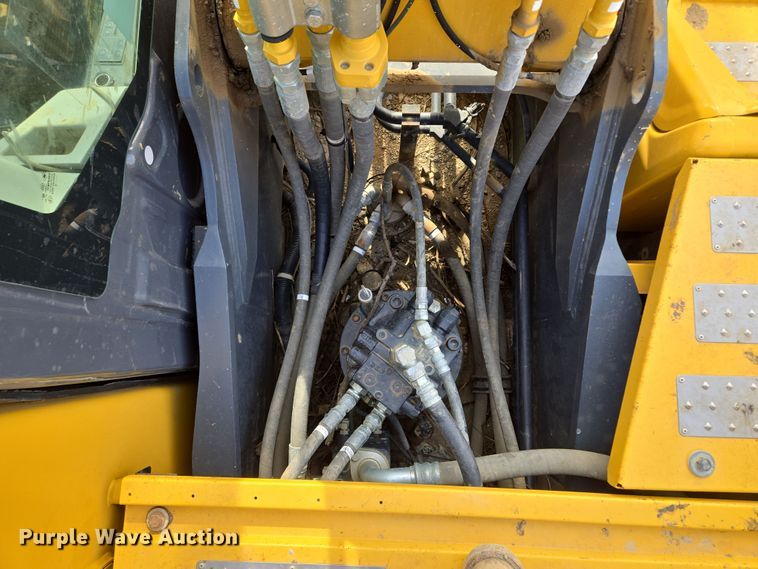 image for item EQ6775 2019 Kobelco  SK210LC-10 excavator