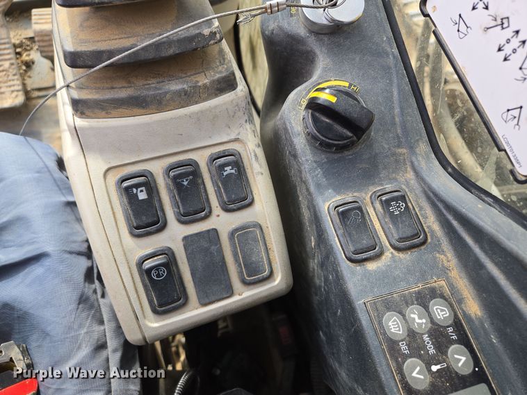 image for item EQ6775 2019 Kobelco  SK210LC-10 excavator