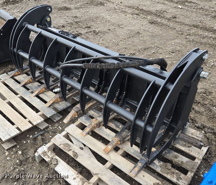 image for item EQ6796 Skid steer grapple bucket 