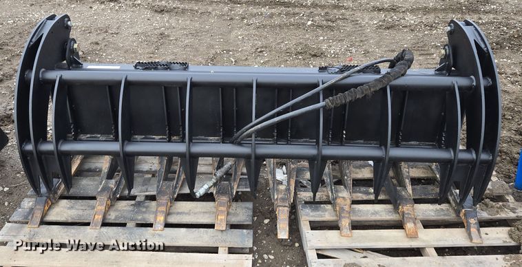 image for item EQ6796 Skid steer grapple bucket 