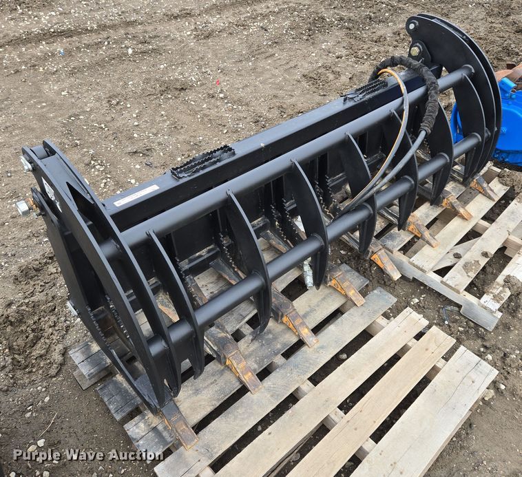 image for item EQ6796 Skid steer grapple bucket 