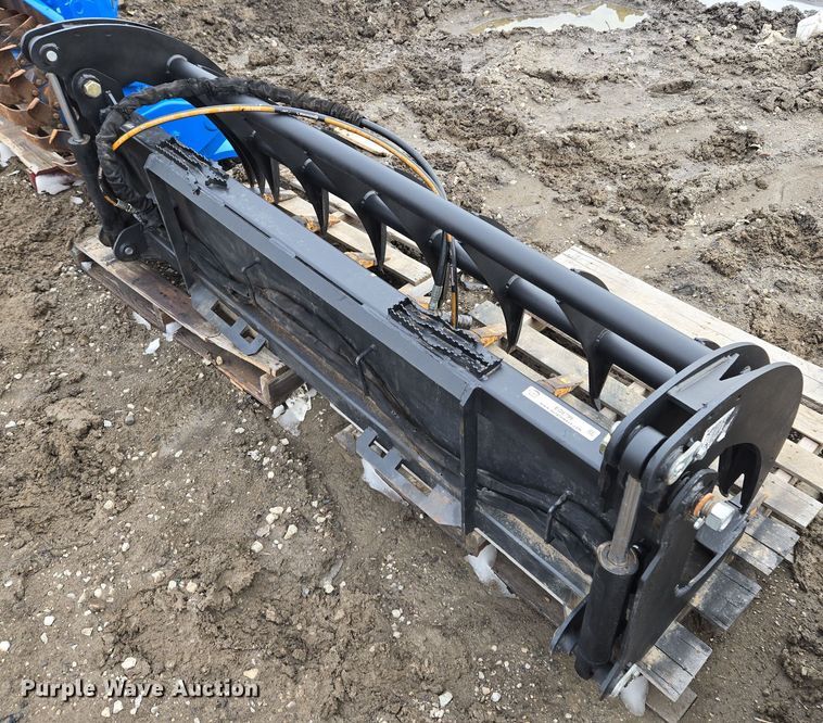 image for item EQ6796 Skid steer grapple bucket 