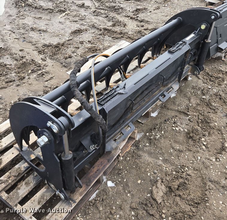 image for item EQ6796 Skid steer grapple bucket 