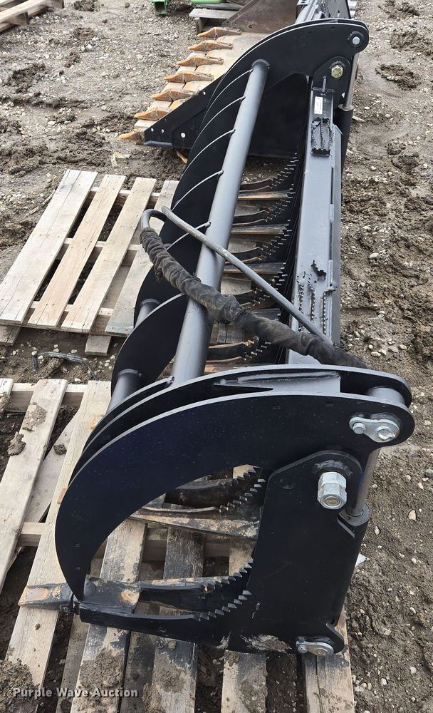 image for item EQ6796 Skid steer grapple bucket 